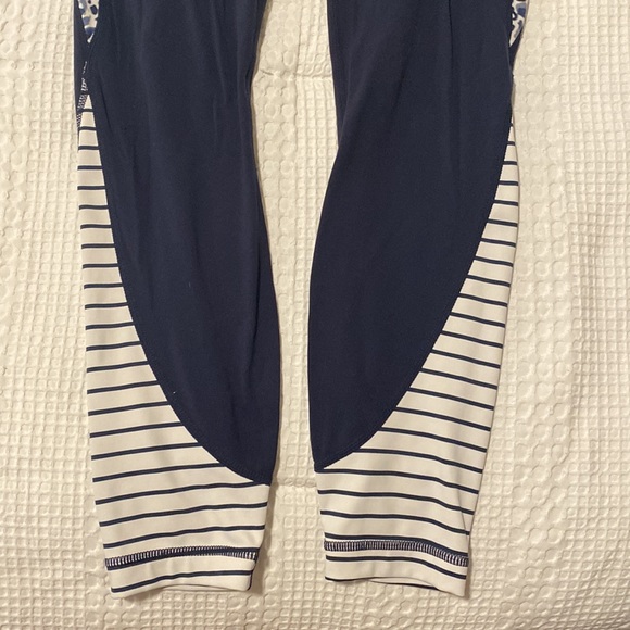 athleta salutation leggings, worn but in good condition - Picture 6 of 6